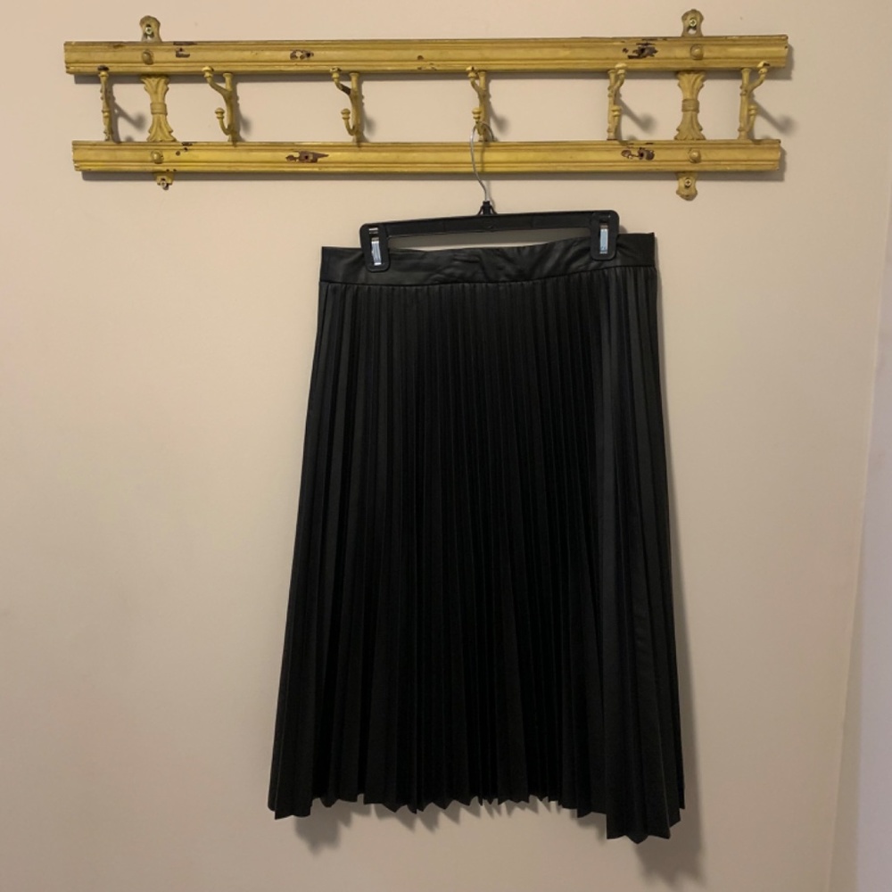 Rachel Zoe black faux leather pleated midi skirt, size M - Picture 8 of 8